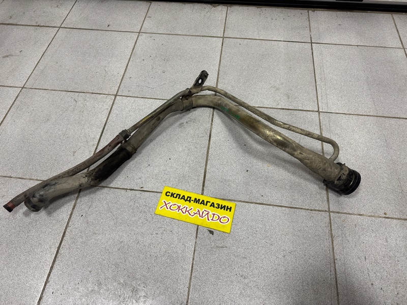 Горловина топливного бака Toyota Vitz NCP10 1NZ-FE 01.1999 (б/у)