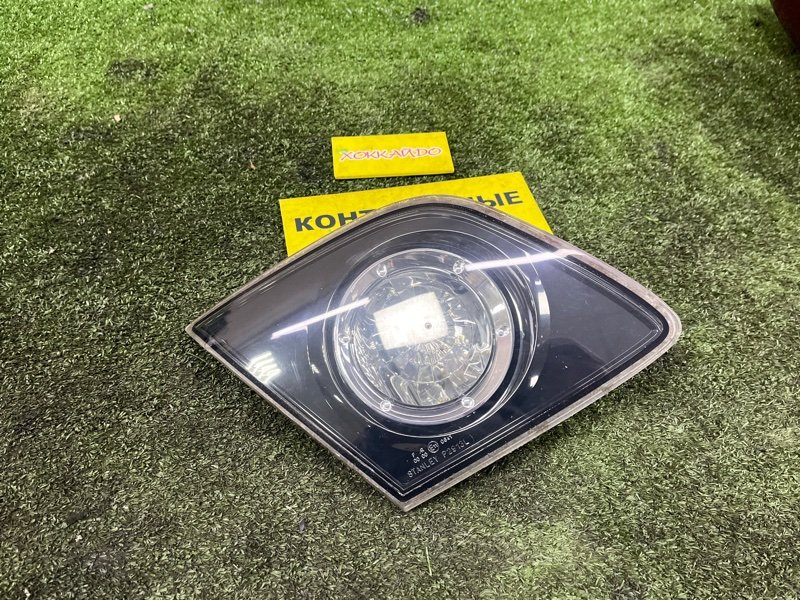 Фонарь вставка багажника Mazda Axela BKEP LF-DE 10.2003 задний левый (б/у)