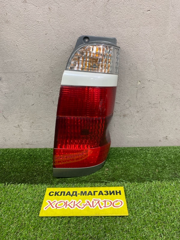 Фонарь стоп-сигнала Toyota Grand Hiace VCH16W 5VZ-FE 08.1999 задний правый (б/у)