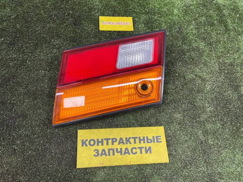 Фонарь вставка багажника Nissan Sunny FB14 GA15DE 09.1995 задний правый (б/у)