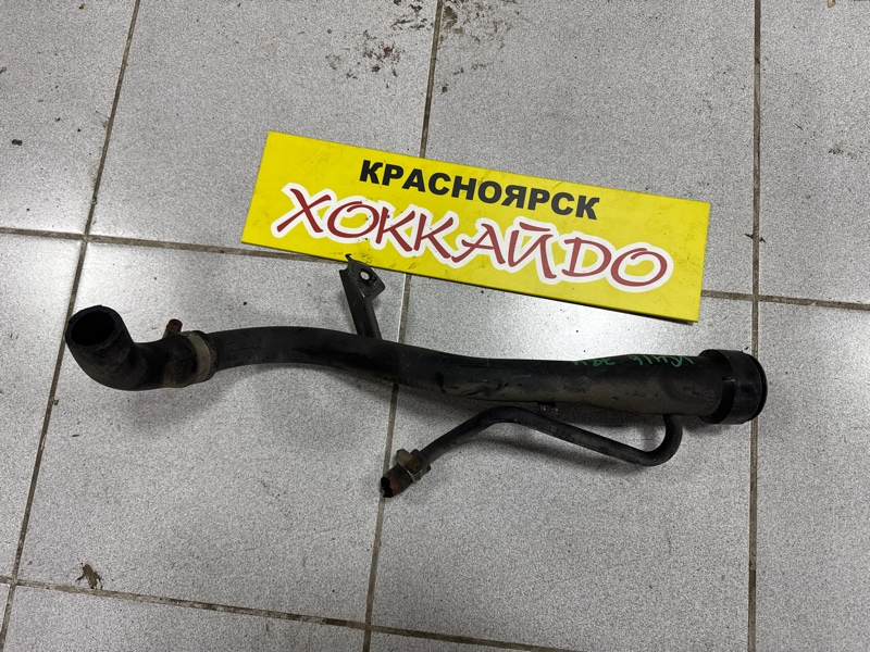 Горловина топливного бака Toyota Grand Hiace VCH16W 5VZ-FE 08.1999 (б/у)