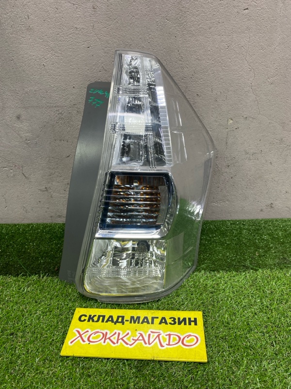 Фонарь стоп-сигнала Toyota Prius Alpha ZVW41W 2ZR-FXE 05.2011 задний правый (б/у)