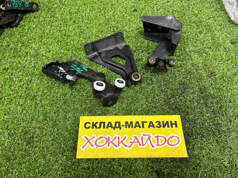 Ролик двери Honda Freed Spike GB3 L15A 07.2010 задний левый (б/у)