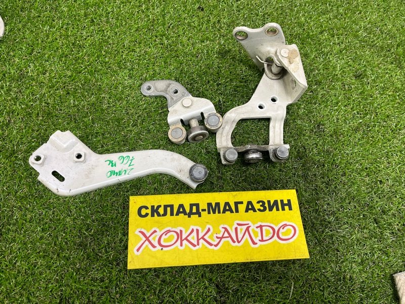 Ролик двери Toyota Isis ZNM10G 1ZZ-FE 05.2007 задний левый (б/у)