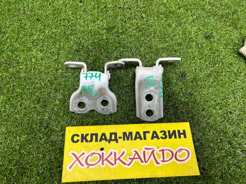 Петля двери Toyota Premio ZZT240 1ZZ-FE 12.2001 передняя правая (б/у)