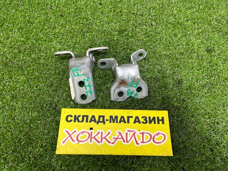 Петля двери Toyota Premio NZT240 1NZ-FE 12.2001 передняя правая (б/у)
