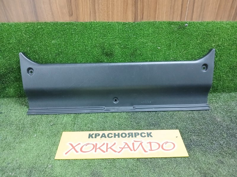 Накладка багажника Toyota Verossa GX110 1G-FE 07.2001 задняя (б/у)