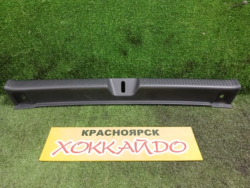 Накладка багажника Toyota Allex NZE121 1NZ-FE 01.2001 задняя (б/у)