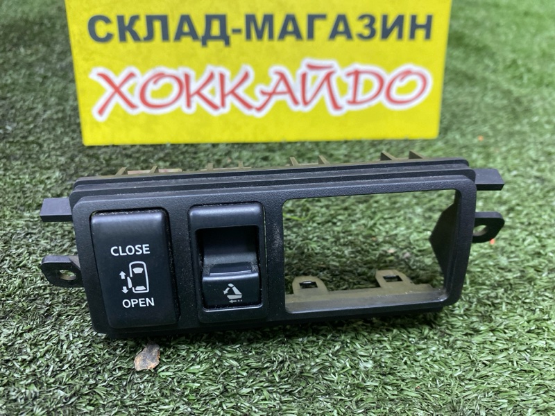 Кнопки в салон Nissan Presage TU31 QR25DE 06.2003 (б/у)