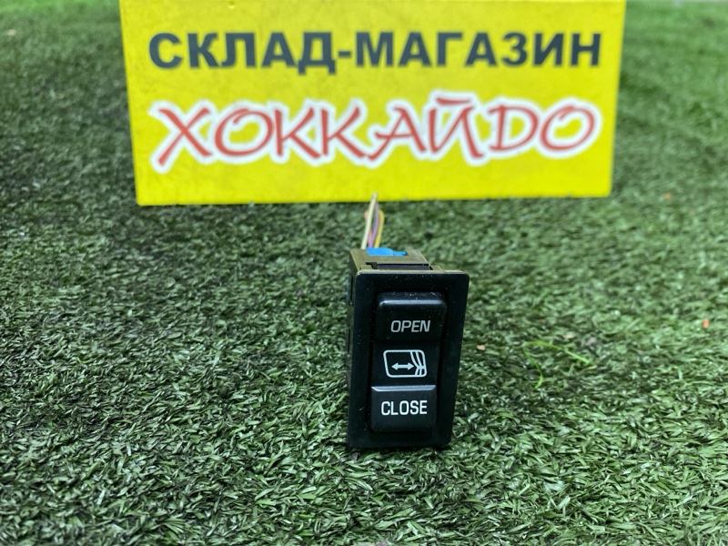 Кнопки в салон Toyota Grand Hiace VCH16W 5VZ-FE 08.1999 (б/у)