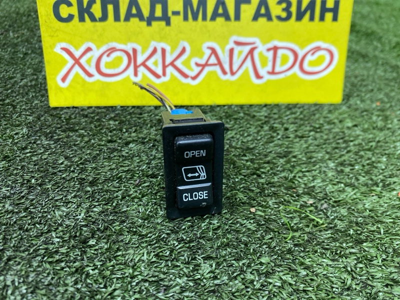 Кнопки в салон Toyota Grand Hiace VCH16W 5VZ-FE 08.1999 (б/у)