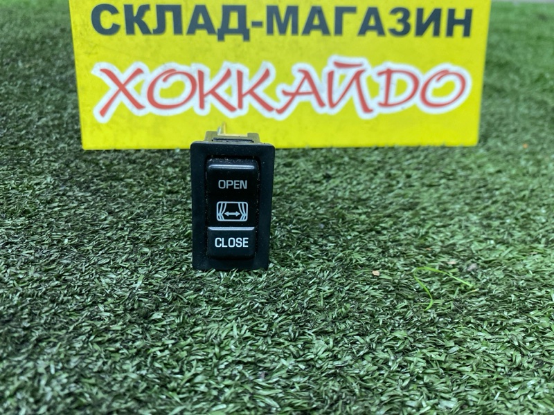 Кнопки в салон Toyota Grand Hiace VCH16W 5VZ-FE 08.1999 (б/у)
