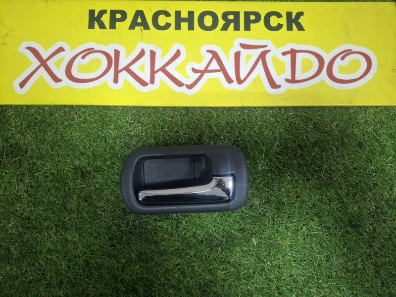 Ручка двери внутренняя Honda Stream RN1 D17A 10.2000 передняя правая (б/у)