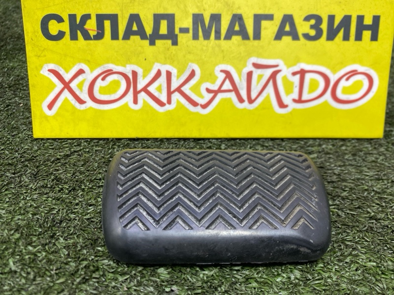 Накладка на педаль Toyota Prius Alpha ZVW41W 2ZR-FXE 05.2011 (б/у)