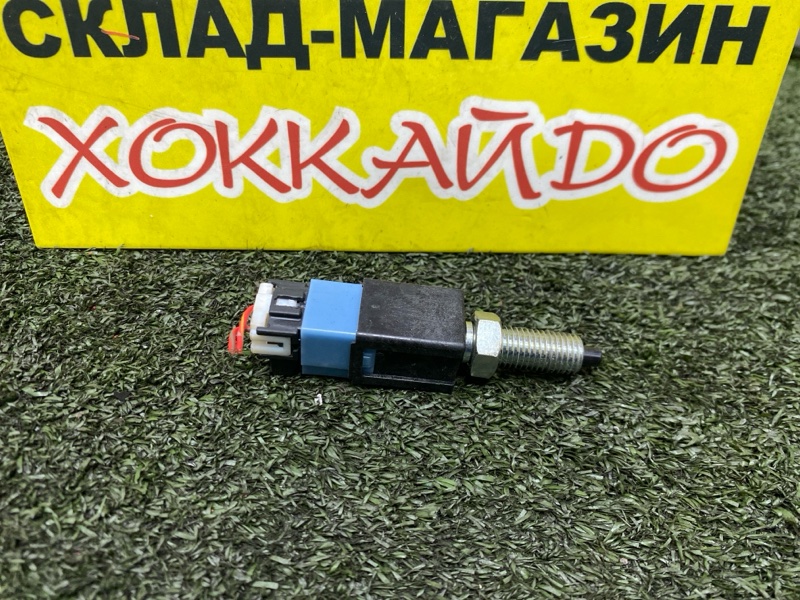 Датчик положения педали тормоза Nissan Sunny FB14 GA15DE 09.1995 (б/у)