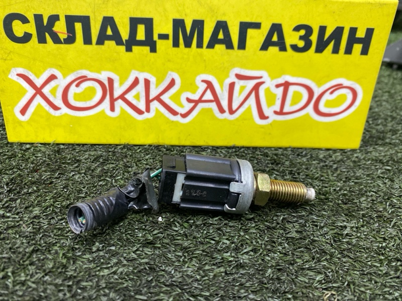 Датчик положения педали тормоза Toyota Ist NCP60 2NZ-FE 05.2002 (б/у)