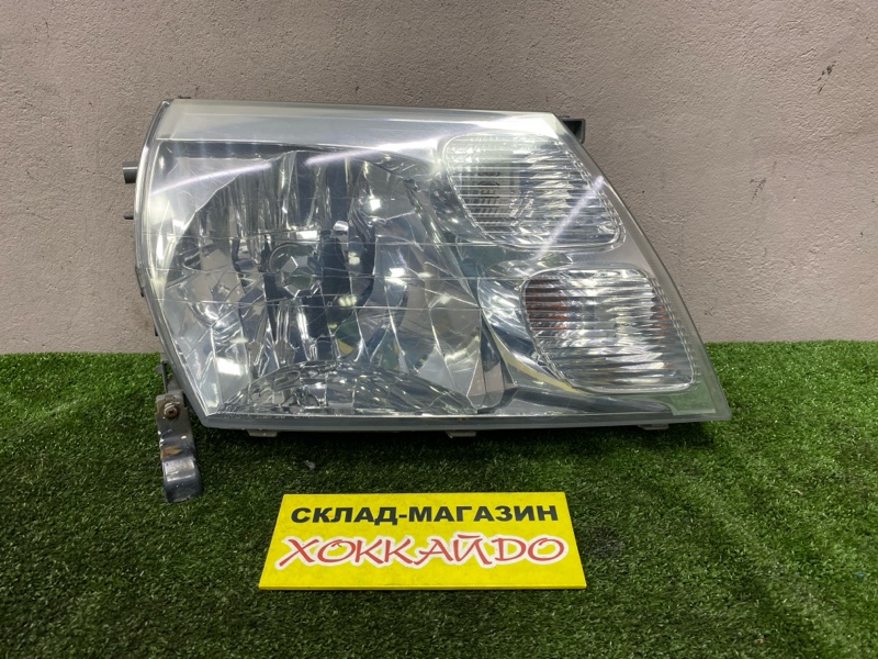 Фара Toyota Grand Hiace VCH16W 5VZ-FE 08.1999 правая (б/у)