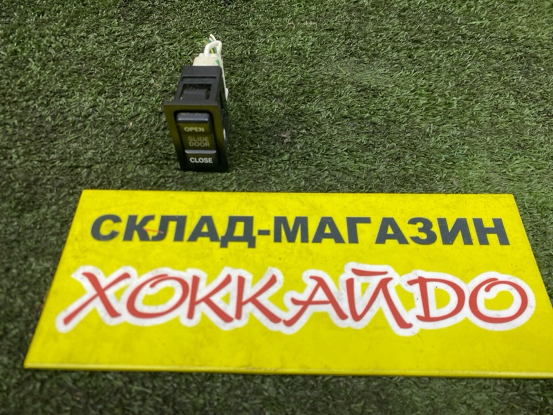 Кнопки в салон Toyota Grand Hiace VCH16W 5VZ-FE 08.1999 (б/у)