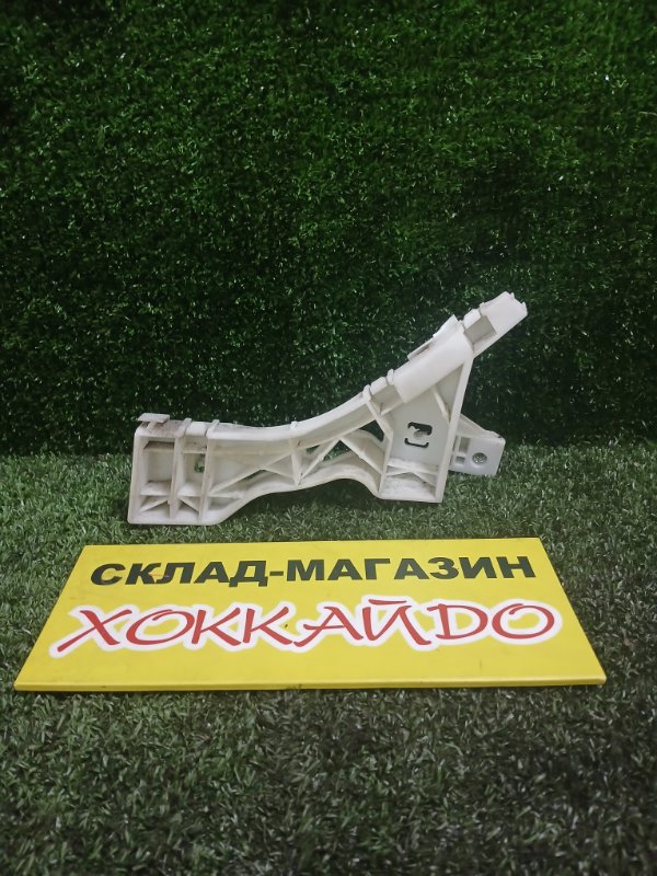 Клипса бампера Mazda Axela BKEP LF-DE 10.2003 передняя правая (б/у)