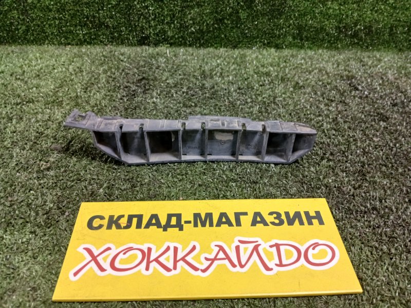 Клипса бампера Honda Stream RN1 D17A 10.2000 передняя правая (б/у)