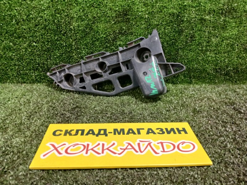 Клипса бампера Toyota Prius Alpha ZVW41W 2ZR-FXE 05.2011 передняя правая (б/у)