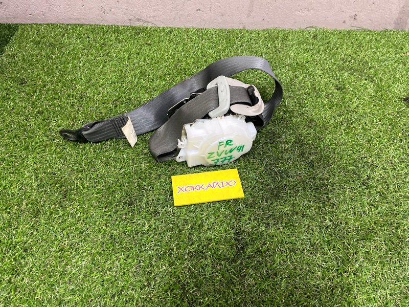 Ремень безопасности Toyota Prius Alpha ZVW41W 2ZR-FXE 05.2011 передний правый (б/у)