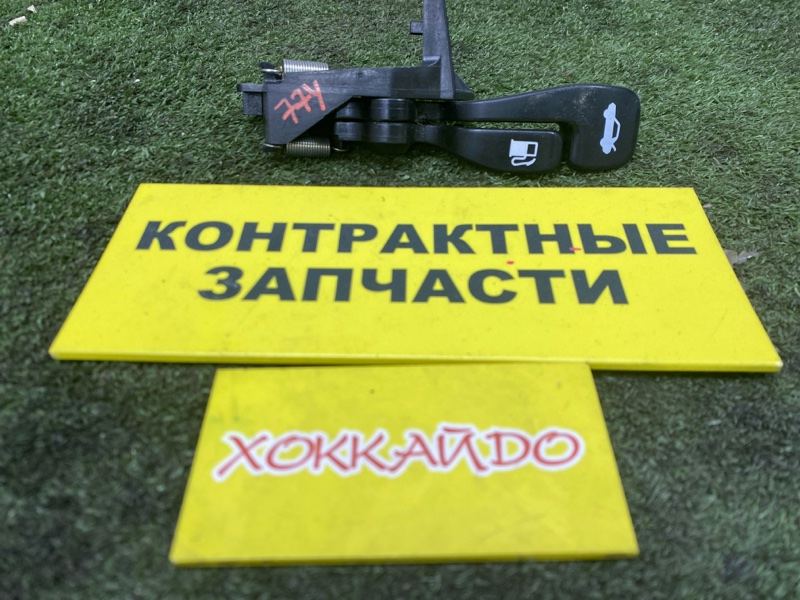Ручка открывания багажника Toyota Premio ZZT240 1ZZ-FE 12.2001 (б/у)
