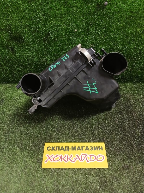 Корпус воздушного фильтра Toyota Prius Alpha ZVW41W 2ZR-FXE 05.2011 (б/у)
