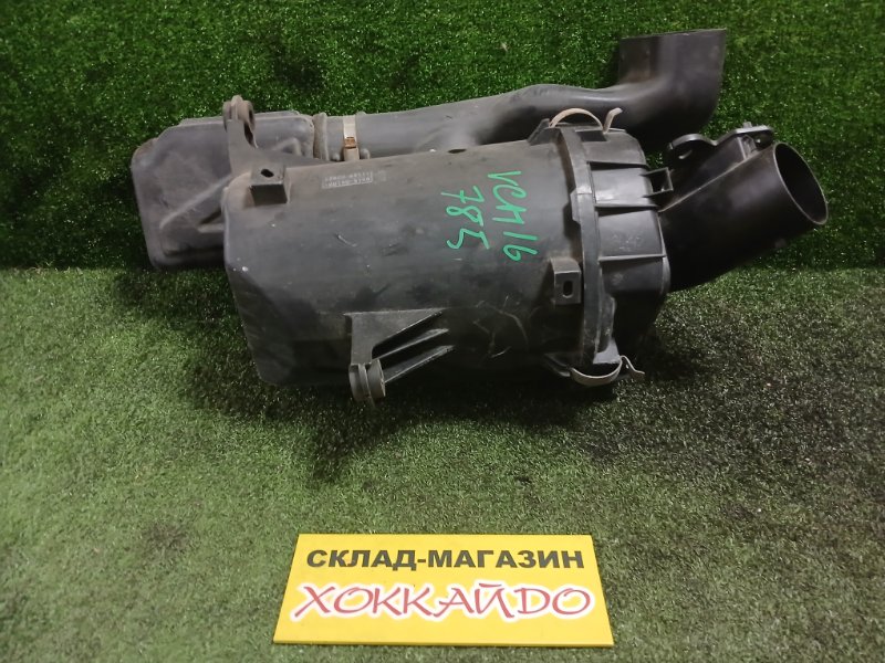 Корпус воздушного фильтра Toyota Grand Hiace VCH16W 5VZ-FE 08.1999 (б/у)