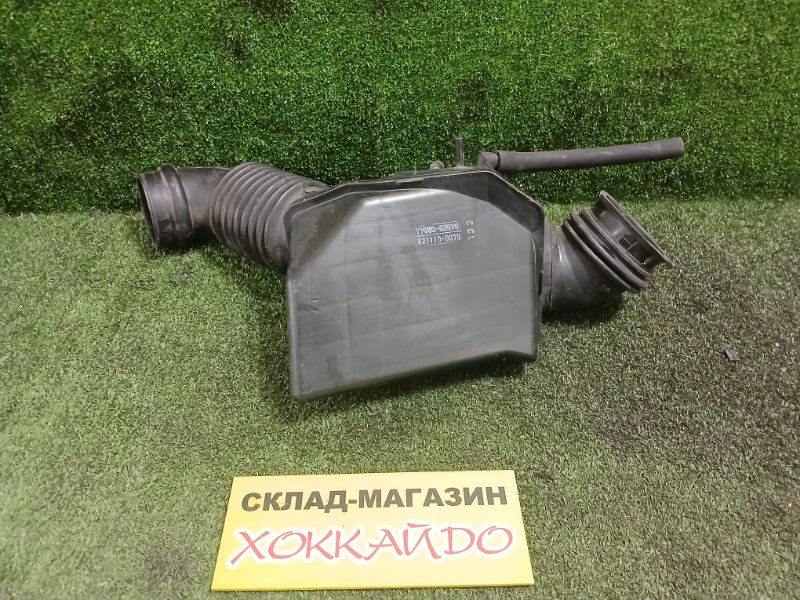 Патрубок воздушного фильтра Toyota Grand Hiace VCH16W 5VZ-FE 08.1999 (б/у)