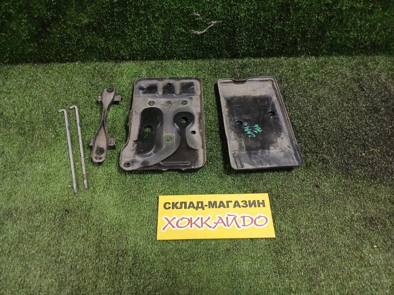 Полка под аккумулятор Toyota Isis ZNM10G 1ZZ-FE 05.2007 (б/у)