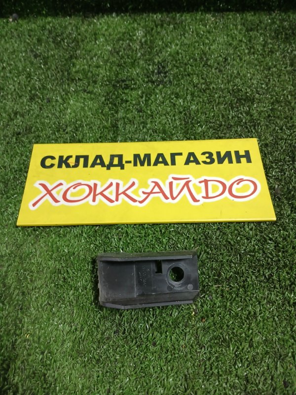 Клипса крепления фары Mazda Demio DY3W ZJ-VE 08.2002 передняя левая (б/у)