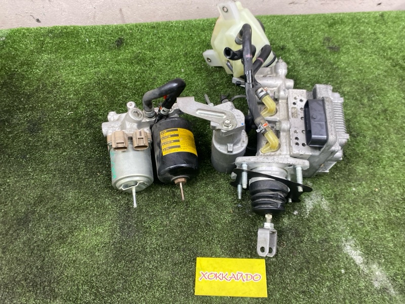 Главный тормозной цилиндр Toyota Prius Alpha ZVW41W 2ZR-FXE 05.2011 (б/у)