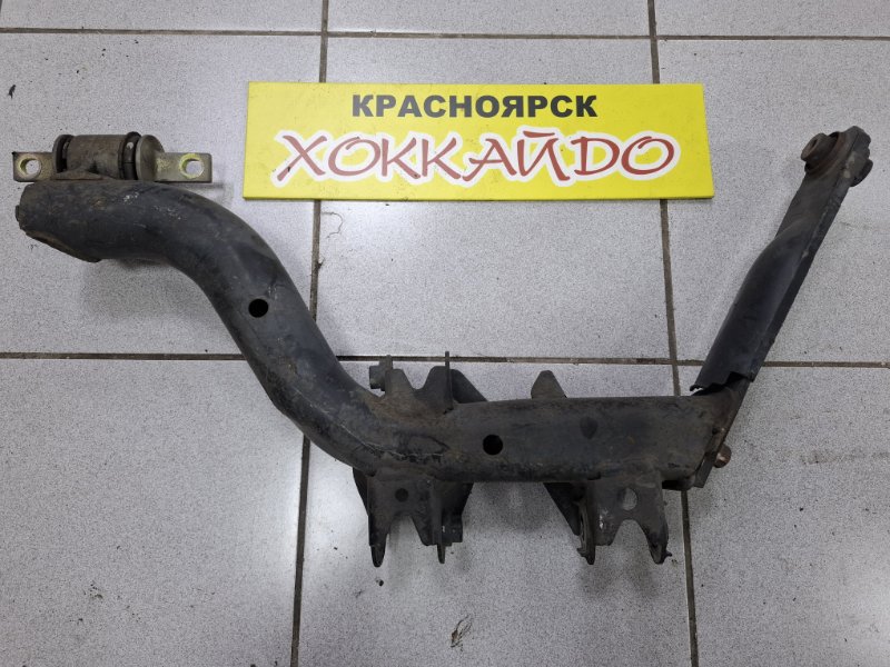 Рычаг подвески нижний Honda Stream RN1 D17A 10.2000 задний правый (б/у)