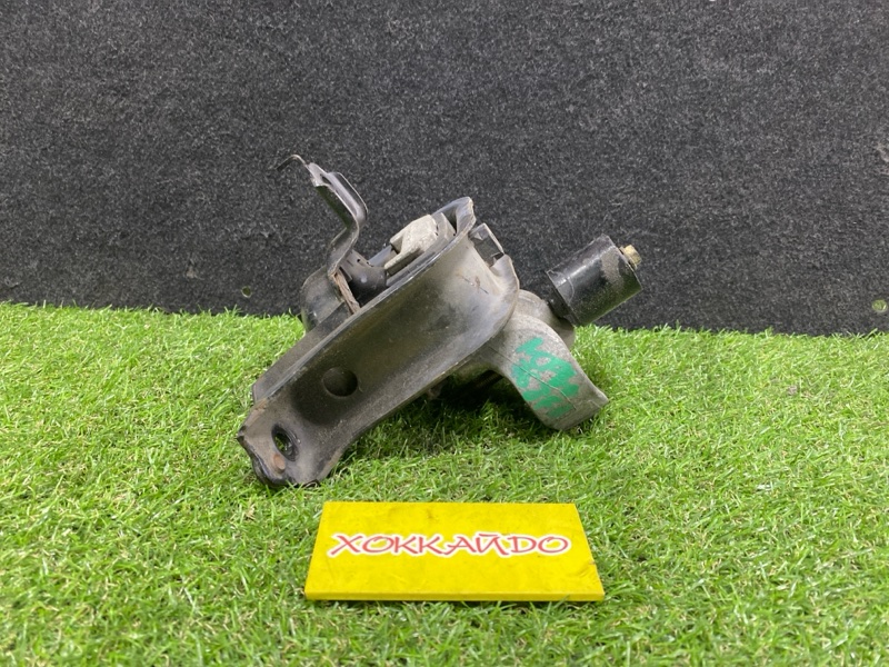 Подушка двигателя Toyota Ist NCP60 2NZ-FE 05.2002 правая (б/у)