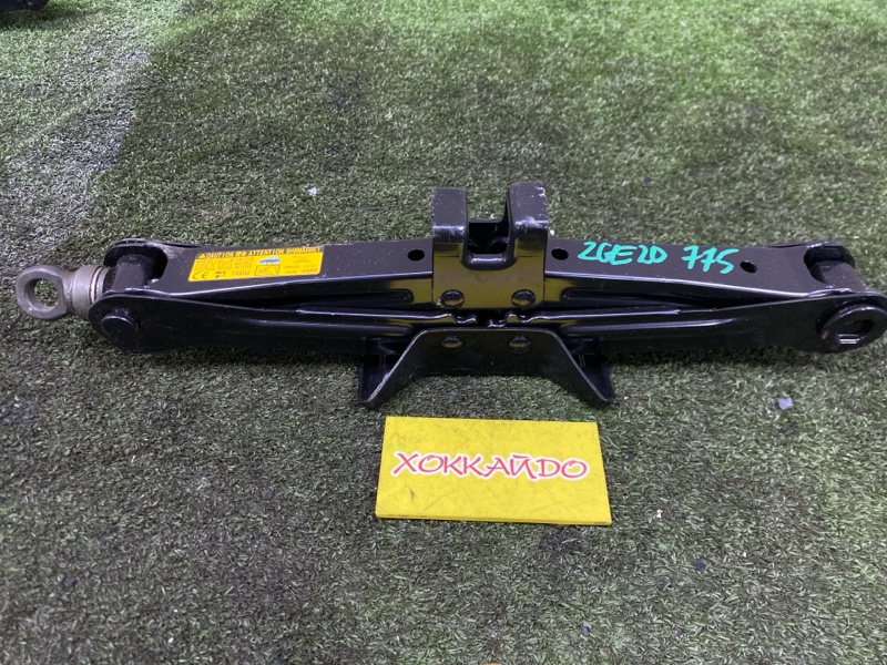 Домкрат Toyota Wish ZGE20G 2ZR-FAE 04.2012 (б/у)