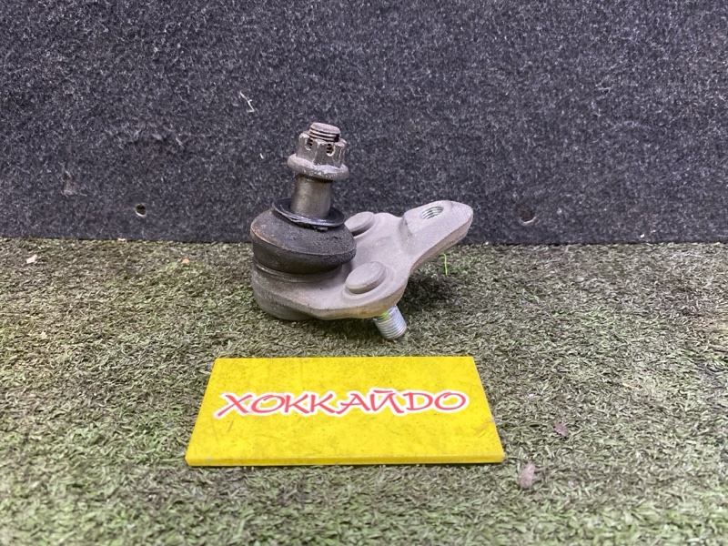 Шаровая Toyota Wish ZGE20G 2ZR-FAE 04.2012 передняя правая (б/у)