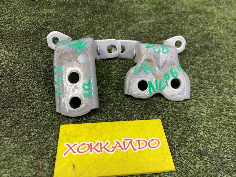 Петля двери Toyota Ist NCP60 2NZ-FE 05.2002 передняя правая (б/у)