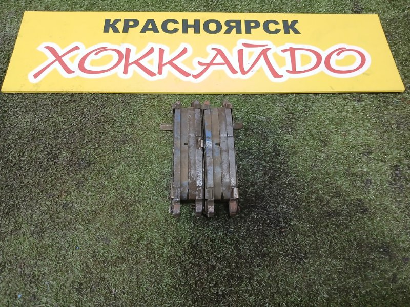 Колодки тормозные Toyota Ist NCP60 2NZ-FE 05.2002 передние (б/у)