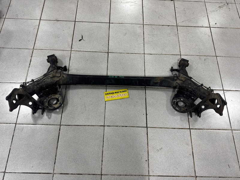 Балка поперечная Toyota Prius ZVW30 2ZR-FXE 01.2009 задняя (б/у)