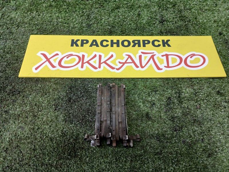 Колодки тормозные Toyota Grand Hiace VCH16W 5VZ-FE 08.1999 задние (б/у)