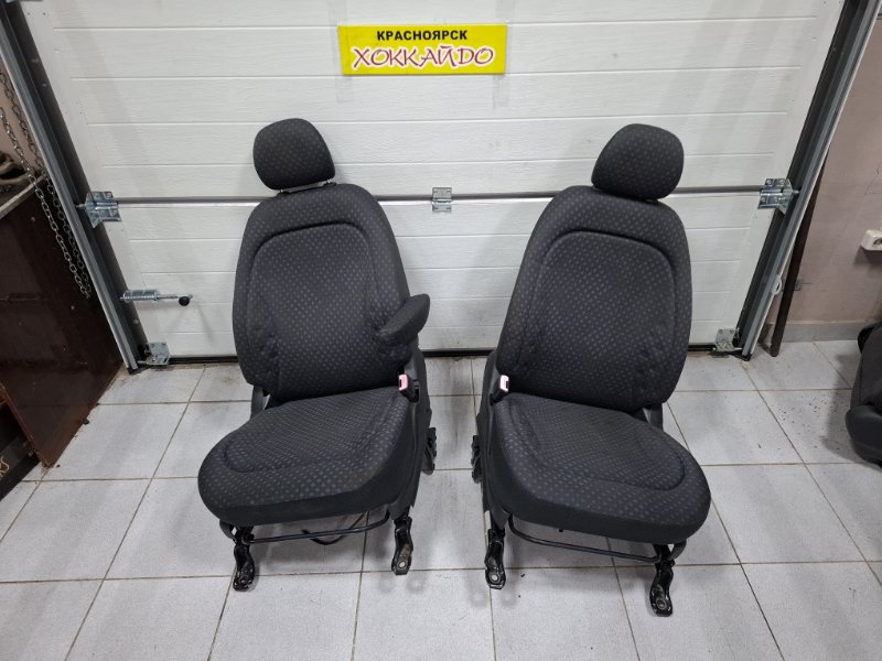Сиденья Toyota Funcargo NCP20 2NZ-FE 08.2002 передняя (б/у)