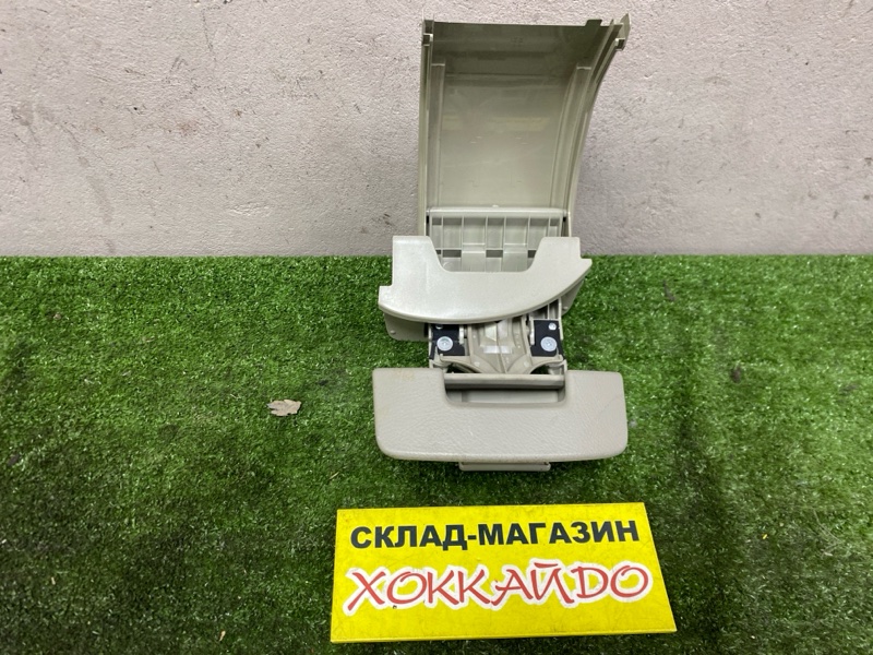Подстаканник Toyota Isis ZGM11G 3ZR-FAE 09.2009 (б/у)