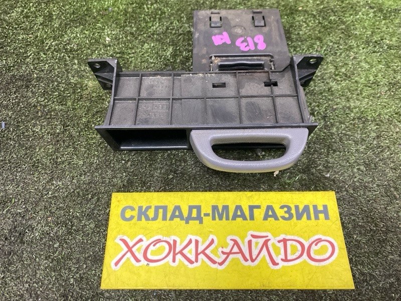 Подстаканник Nissan March K11 CG10DE 01.1992 (б/у)