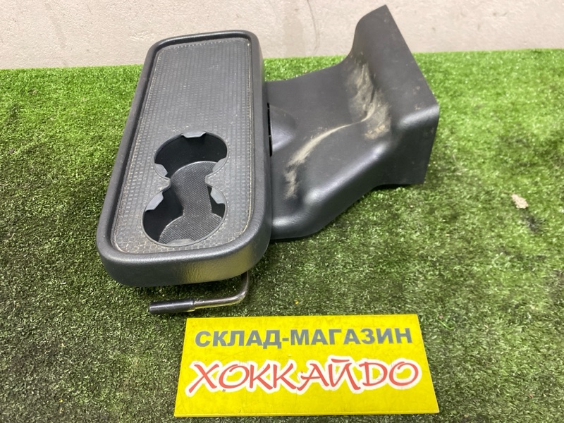 Подстаканник Honda Stream RN1 D17A 10.2000 (б/у)