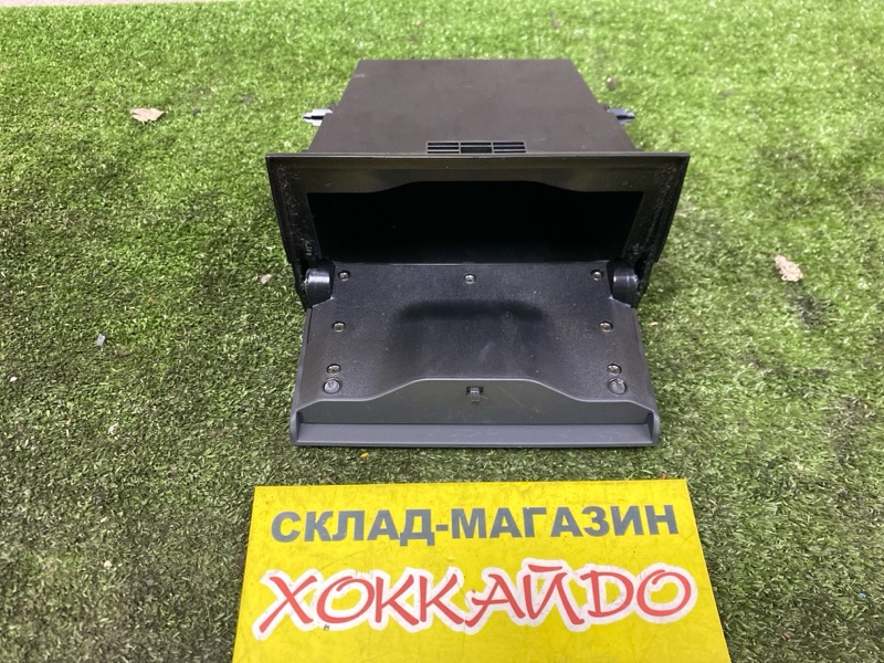 Бардачок Nissan Presage PU31 VQ35DE 05.2006 (б/у)