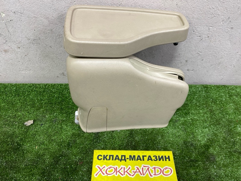 Подлокотник Toyota Gaia ACM10G 1AZ-FSE 04.2001 (б/у)