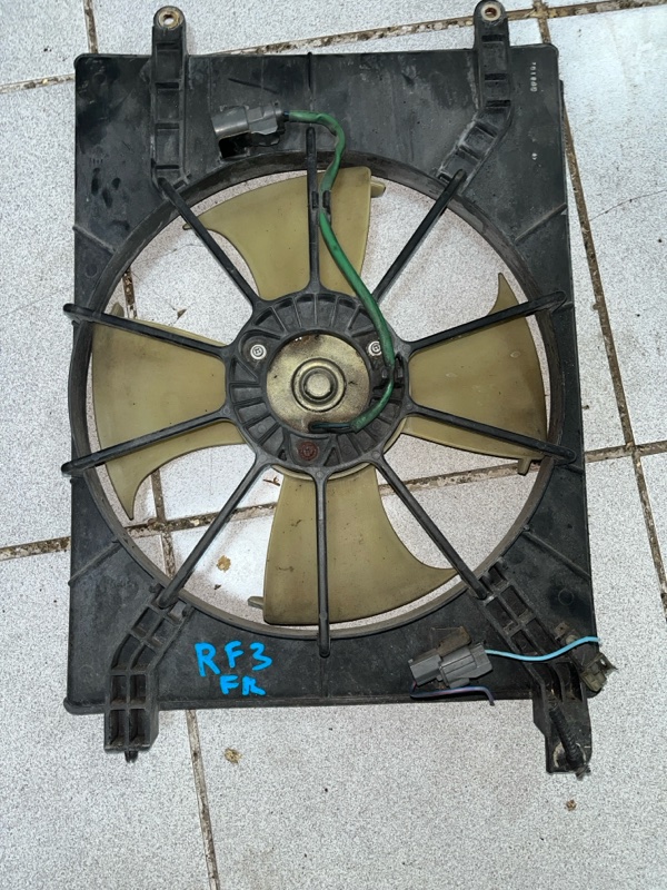 Вентилятор радиатора двигателя Honda Stepwgn RF4 K20A 2002 передний правый (б/у)