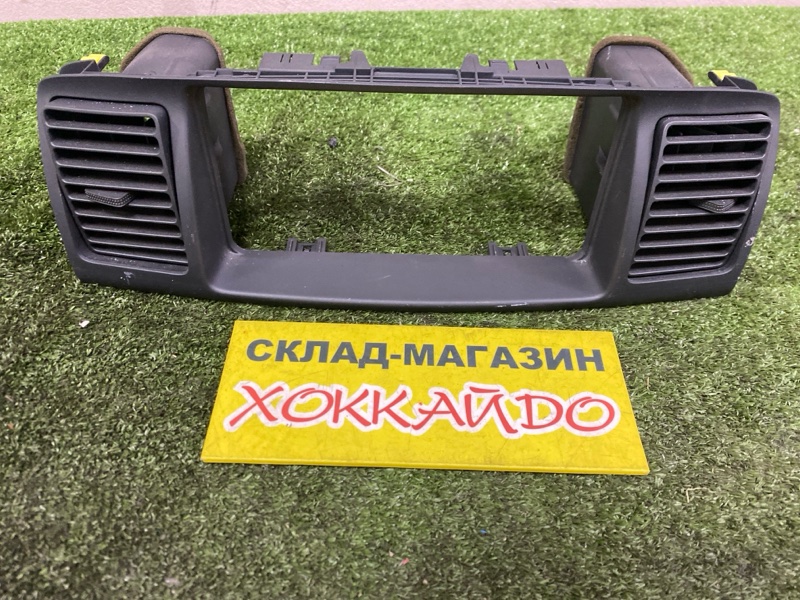 Рамка магнитофона Toyota Corolla Fielder NZE121G 1NZ-FE 09.2002 (б/у)