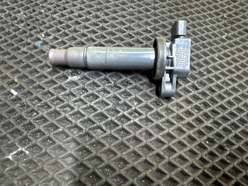 Катушка зажигания Toyota Ist NCP60 2NZ-FE 05.2002 (б/у)